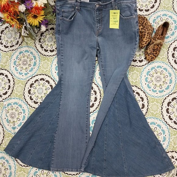 Levi's Denim - 2611 Size 14L Levi's Upcycled Stretch Bell-Bottoms